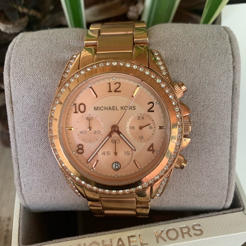 Michael Kors watch, rhinestone bezel, gold plated, 2 extra links, needs battery